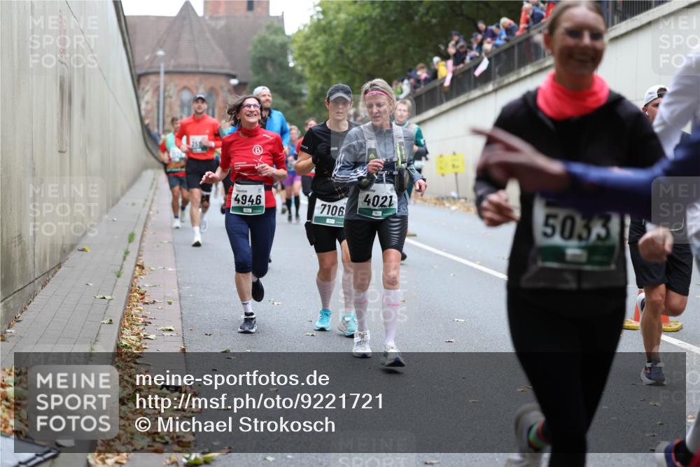 05.10.2025 - 20. swb-Marathon Bremen Michael Strokosch http://msf.ph/oto/9221721 05.10.2025 12:56:27 Laufen 4946, 7106, 4021, 5033 meine-sportfotos.de