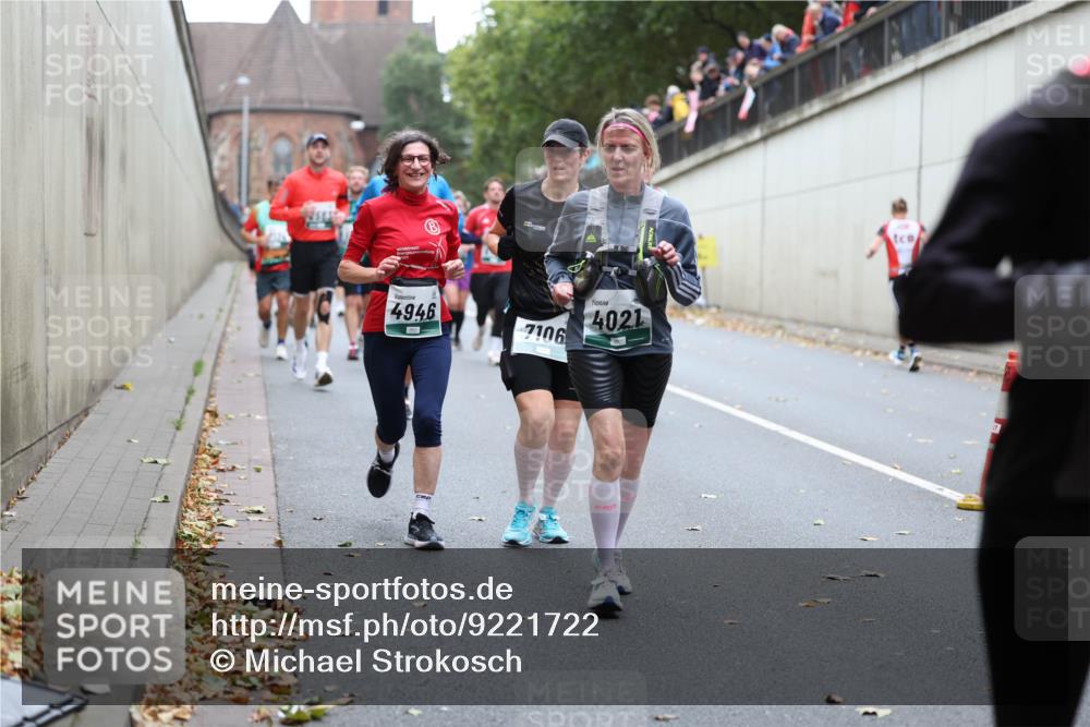 05.10.2025 - 20. swb-Marathon Bremen Michael Strokosch http://msf.ph/oto/9221722 05.10.2025 12:56:27 Laufen 4946, 7106, 4021 meine-sportfotos.de