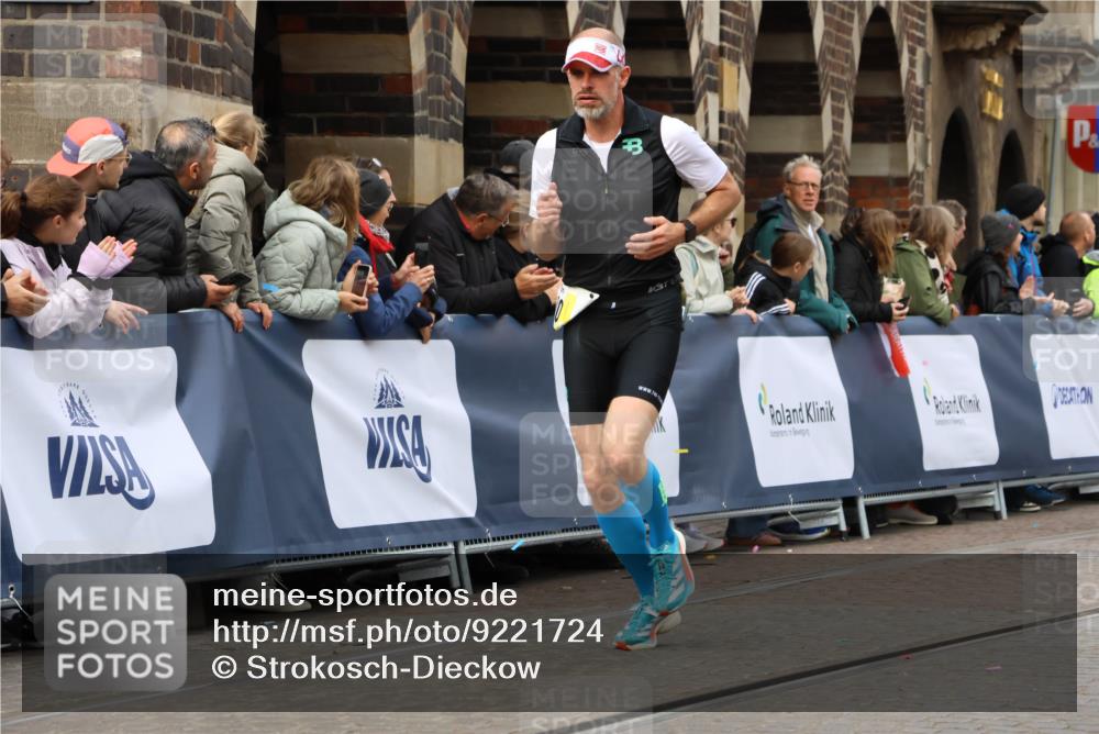 05.10.2025 - 20. swb-Marathon Bremen Strokosch-Dieckow http://msf.ph/oto/9221724 05.10.2025 10:39:47 Ziel 9213, 9922, 10052, 10171, 10175, 10176, 10753, 11335, 11349 meine-sportfotos.de