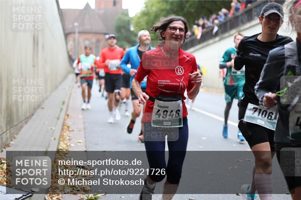 05.10.2025 - 20. swb-Marathon Bremen Michael Strokosch http://msf.ph/oto/9221726 05.10.2025 12:56:28 Laufen 4946, 7106 meine-sportfotos.de