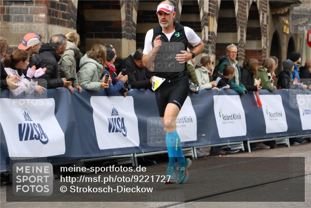 05.10.2025 - 20. swb-Marathon Bremen Strokosch-Dieckow http://msf.ph/oto/9221727 05.10.2025 10:39:47 Ziel 9213, 9922, 10052, 10171, 10175, 10176, 10753, 11335, 11349 meine-sportfotos.de