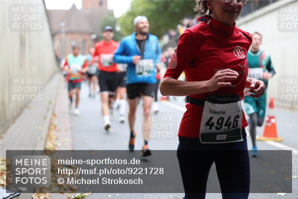 05.10.2025 - 20. swb-Marathon Bremen Michael Strokosch http://msf.ph/oto/9221728 05.10.2025 12:56:29 Laufen 4946 meine-sportfotos.de