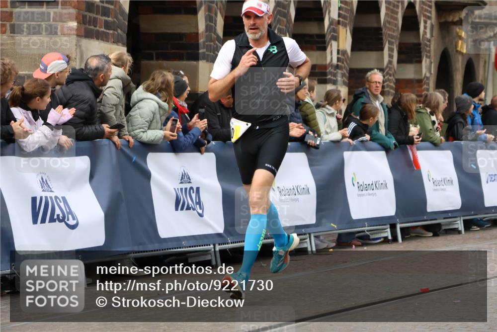 05.10.2025 - 20. swb-Marathon Bremen Strokosch-Dieckow http://msf.ph/oto/9221730 05.10.2025 10:39:47 Ziel 9213, 9922, 10052, 10171, 10175, 10176, 10753, 11335, 11349 meine-sportfotos.de