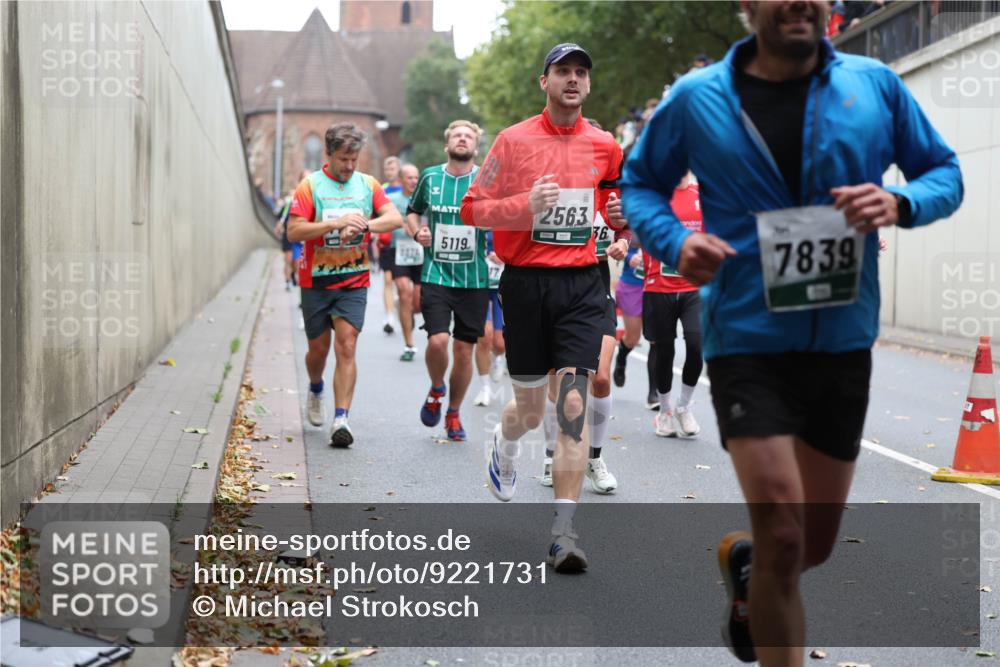 05.10.2025 - 20. swb-Marathon Bremen Michael Strokosch http://msf.ph/oto/9221731 05.10.2025 12:56:30 Laufen 5119, 2563, 36, 7839 meine-sportfotos.de