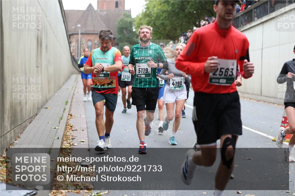 05.10.2025 - 20. swb-Marathon Bremen Michael Strokosch http://msf.ph/oto/9221733 05.10.2025 12:56:31 Laufen 2378, 5119, 17, 4190, 1, 2563 meine-sportfotos.de