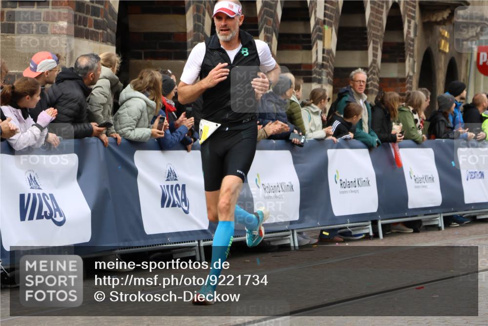 05.10.2025 - 20. swb-Marathon Bremen Strokosch-Dieckow http://msf.ph/oto/9221734 05.10.2025 10:39:47 Ziel 9213, 9922, 10052, 10171, 10175, 10176, 10753, 11335, 11349 meine-sportfotos.de