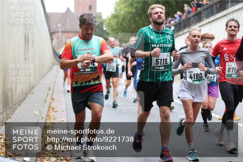 05.10.2025 - 20. swb-Marathon Bremen Michael Strokosch http://msf.ph/oto/9221738 05.10.2025 12:56:32 Laufen 20, 5119, 2378, 04830, 4190, 603, 870 meine-sportfotos.de