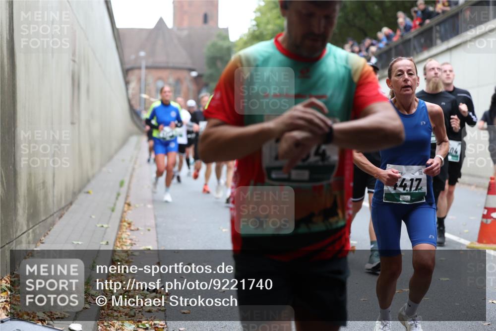 05.10.2025 - 20. swb-Marathon Bremen Michael Strokosch http://msf.ph/oto/9221740 05.10.2025 12:56:33 Laufen 417 meine-sportfotos.de