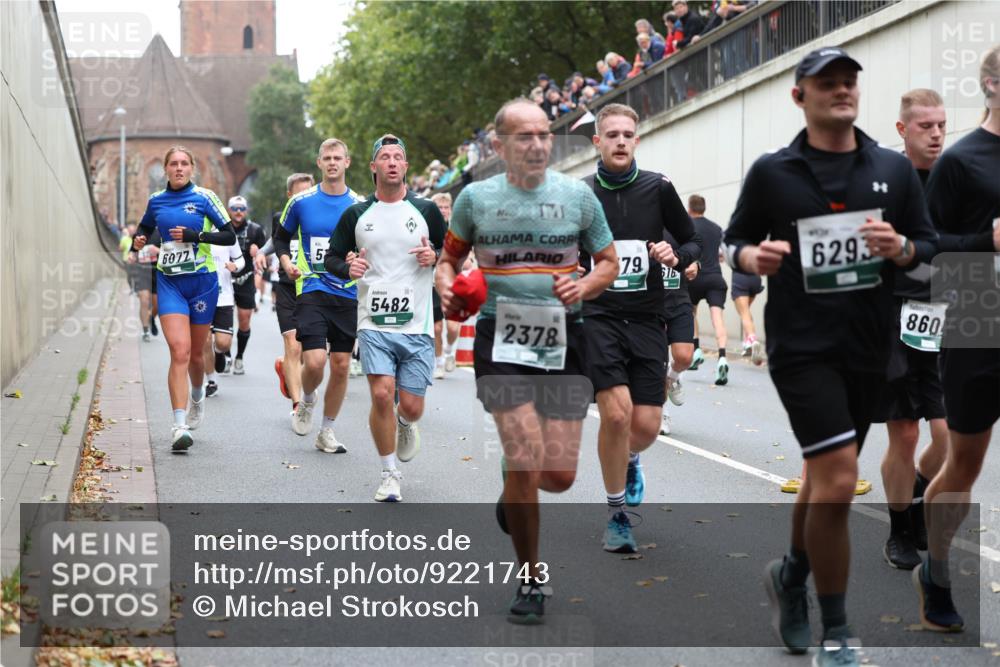 05.10.2025 - 20. swb-Marathon Bremen Michael Strokosch http://msf.ph/oto/9221743 05.10.2025 12:56:34 Laufen 6077, 5, 5482, 2378, 79, 616, 6293, 860 meine-sportfotos.de