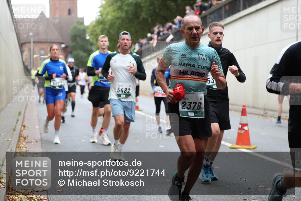 05.10.2025 - 20. swb-Marathon Bremen Michael Strokosch http://msf.ph/oto/9221744 05.10.2025 12:56:35 Laufen 53, 5482, 2378 meine-sportfotos.de