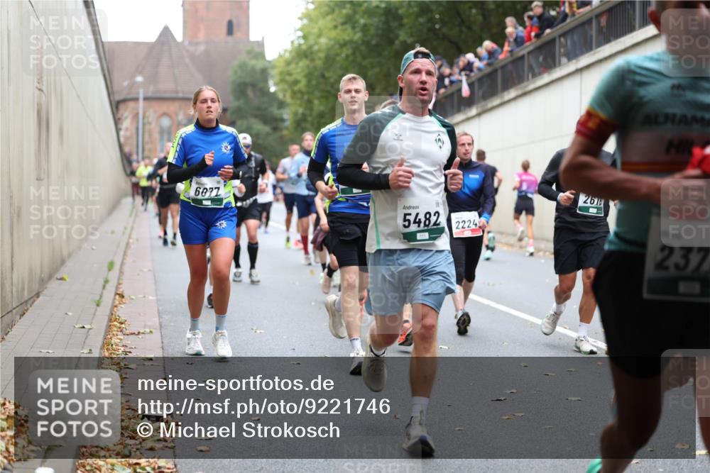 05.10.2025 - 20. swb-Marathon Bremen Michael Strokosch http://msf.ph/oto/9221746 05.10.2025 12:56:35 Laufen 6877, 5482, 2224, 261, 237 meine-sportfotos.de