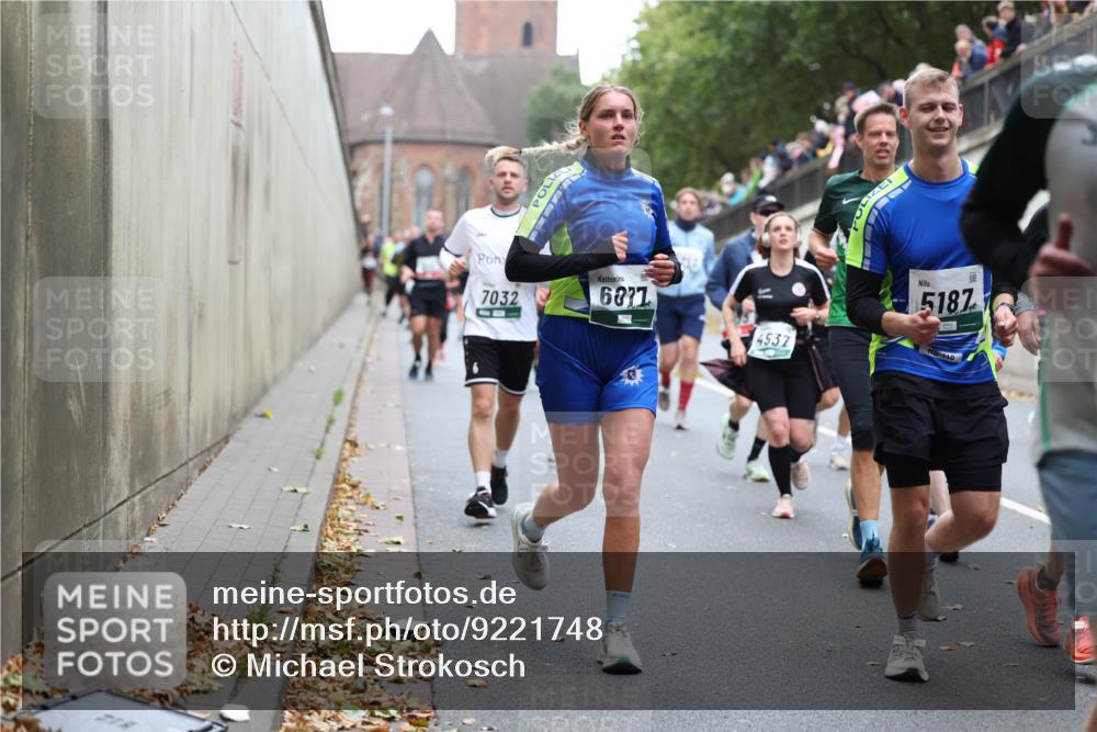 05.10.2025 - 20. swb-Marathon Bremen Michael Strokosch http://msf.ph/oto/9221748 05.10.2025 12:56:36 Laufen 7032, 6877, 4537, 5187, 110 meine-sportfotos.de