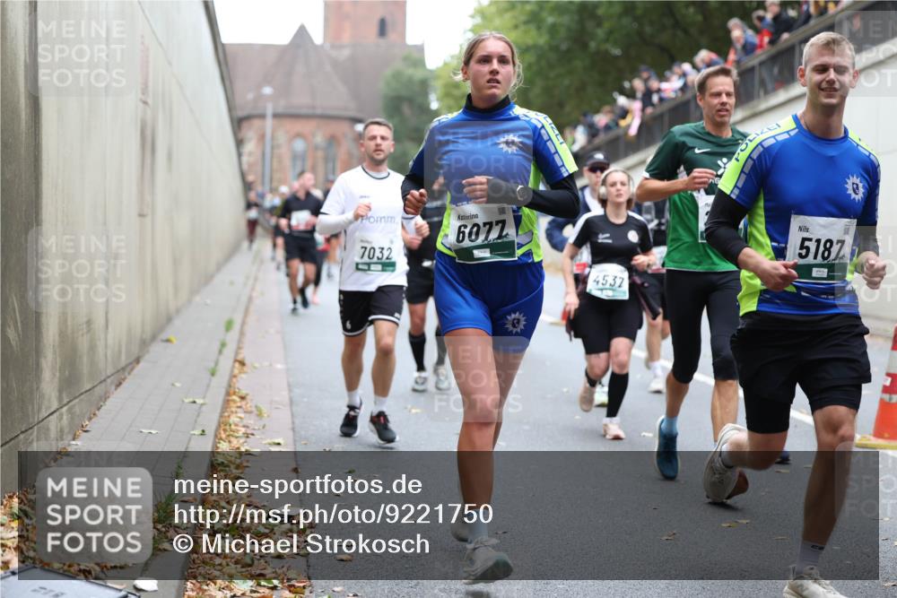 05.10.2025 - 20. swb-Marathon Bremen Michael Strokosch http://msf.ph/oto/9221750 05.10.2025 12:56:36 Laufen 7032, 6077, 4532, 5187 meine-sportfotos.de