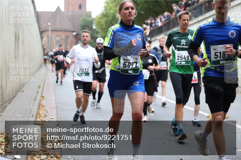 05.10.2025 - 20. swb-Marathon Bremen Michael Strokosch http://msf.ph/oto/9221751 05.10.2025 12:56:37 Laufen 7032, 6377, 86, 2549, 5187, 14 meine-sportfotos.de