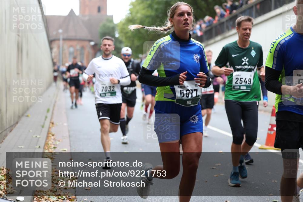 05.10.2025 - 20. swb-Marathon Bremen Michael Strokosch http://msf.ph/oto/9221753 05.10.2025 12:56:37 Laufen 7032, 6811, 2549 meine-sportfotos.de