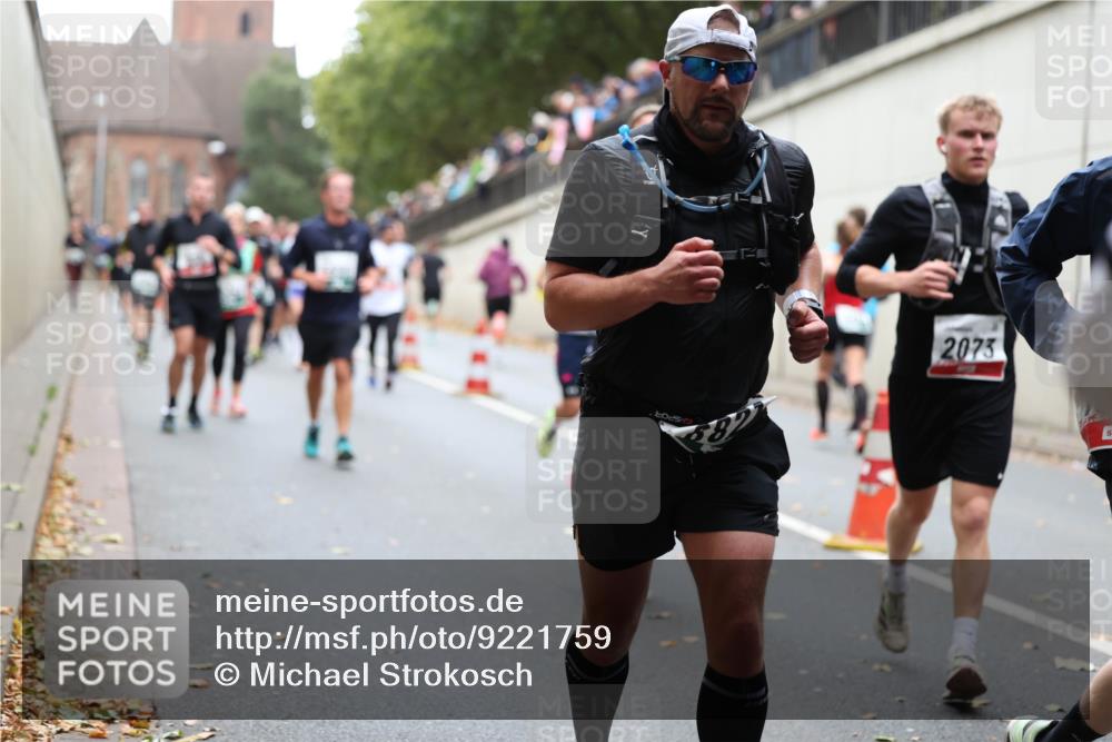 05.10.2025 - 20. swb-Marathon Bremen Michael Strokosch http://msf.ph/oto/9221759 05.10.2025 12:56:39 Laufen 2075, 5 meine-sportfotos.de
