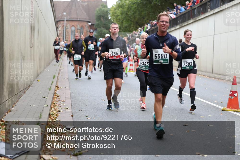 05.10.2025 - 20. swb-Marathon Bremen Michael Strokosch http://msf.ph/oto/9221765 05.10.2025 12:56:42 Laufen 5488, 4218, 935, 4345, 5690, 7393 meine-sportfotos.de