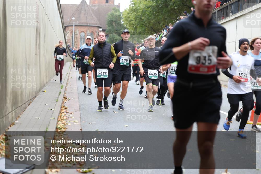 05.10.2025 - 20. swb-Marathon Bremen Michael Strokosch http://msf.ph/oto/9221772 05.10.2025 12:56:44 Laufen 5327, 73, 5488, 42, 19, 6435, 0, 412, 935, 1374, 837 meine-sportfotos.de