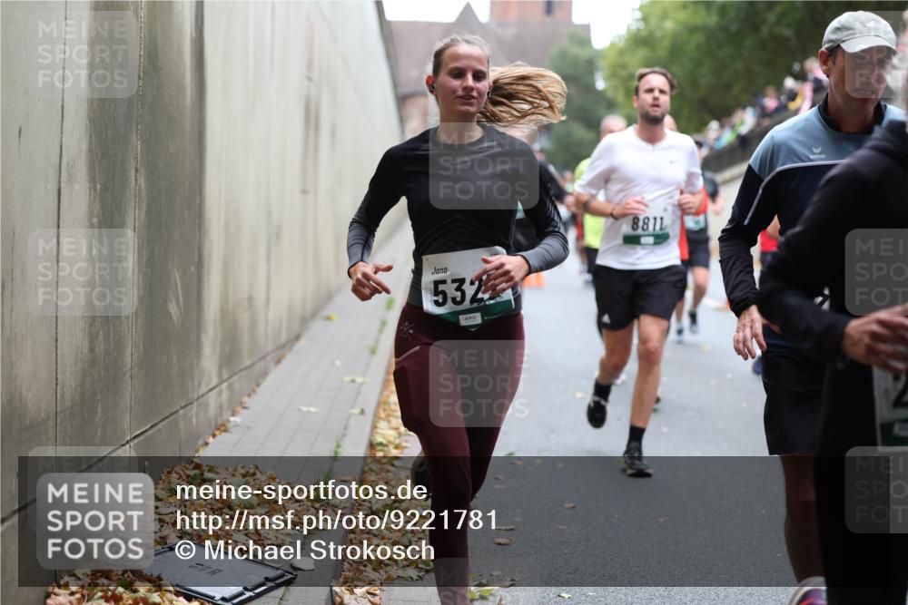 05.10.2025 - 20. swb-Marathon Bremen Michael Strokosch http://msf.ph/oto/9221781 05.10.2025 12:56:48 Laufen 532, 8811 meine-sportfotos.de