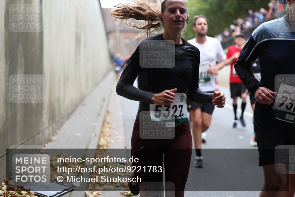 05.10.2025 - 20. swb-Marathon Bremen Michael Strokosch http://msf.ph/oto/9221783 05.10.2025 12:56:48 Laufen 5327, 73 meine-sportfotos.de