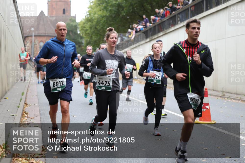 05.10.2025 - 20. swb-Marathon Bremen Michael Strokosch http://msf.ph/oto/9221805 05.10.2025 12:56:58 Laufen 6849, 6917, 4475 meine-sportfotos.de