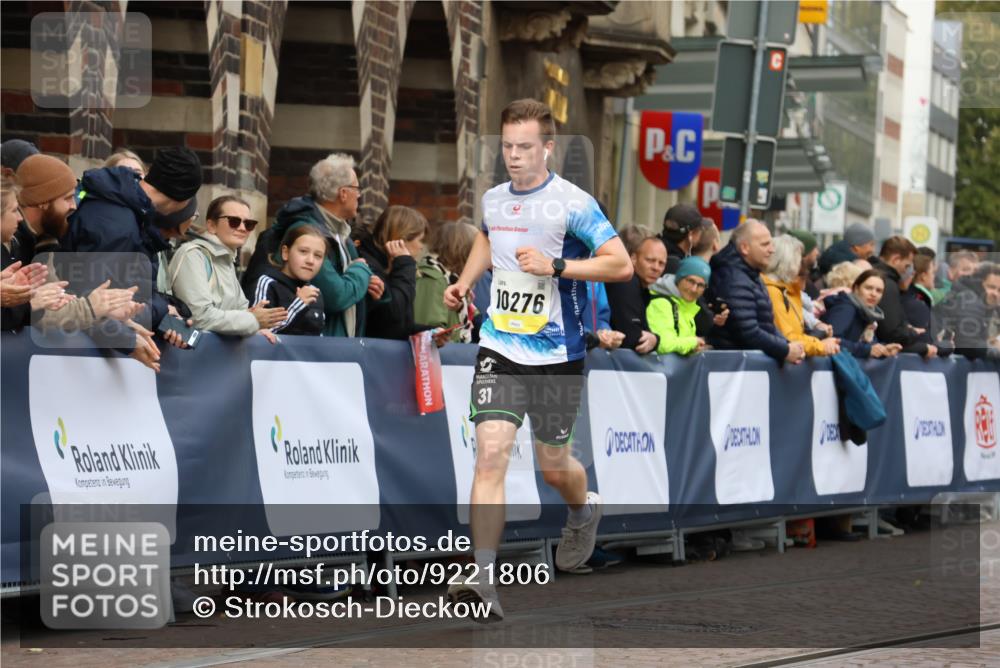 05.10.2025 - 20. swb-Marathon Bremen Strokosch-Dieckow http://msf.ph/oto/9221806 05.10.2025 10:40:01 Ziel 10276, 11567 meine-sportfotos.de