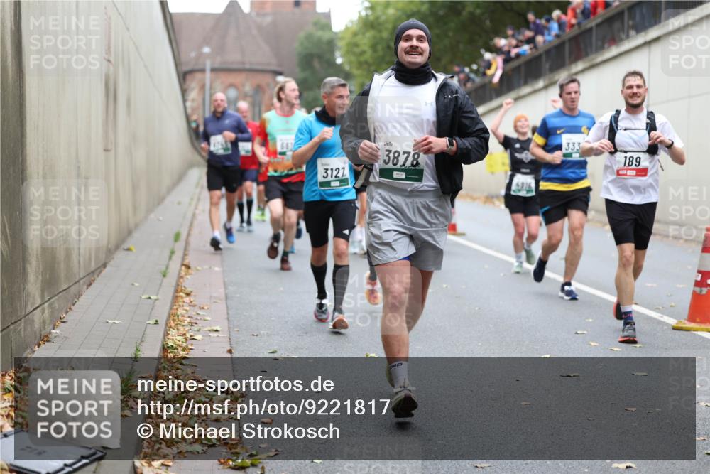 05.10.2025 - 20. swb-Marathon Bremen Michael Strokosch http://msf.ph/oto/9221817 05.10.2025 12:57:03 Laufen 3122, 3878, 333, 189 meine-sportfotos.de