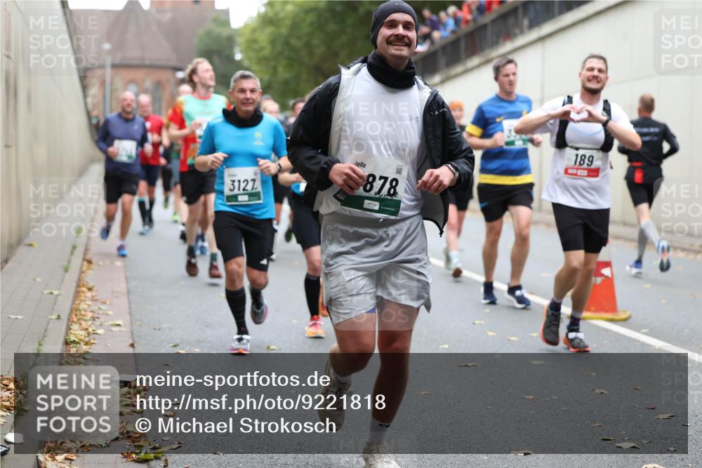05.10.2025 - 20. swb-Marathon Bremen Michael Strokosch http://msf.ph/oto/9221818 05.10.2025 12:57:03 Laufen 3127, 878, 189 meine-sportfotos.de