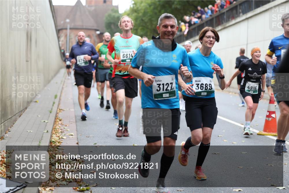 05.10.2025 - 20. swb-Marathon Bremen Michael Strokosch http://msf.ph/oto/9221821 05.10.2025 12:57:04 Laufen 6614, 3127, 3689, 4916 meine-sportfotos.de