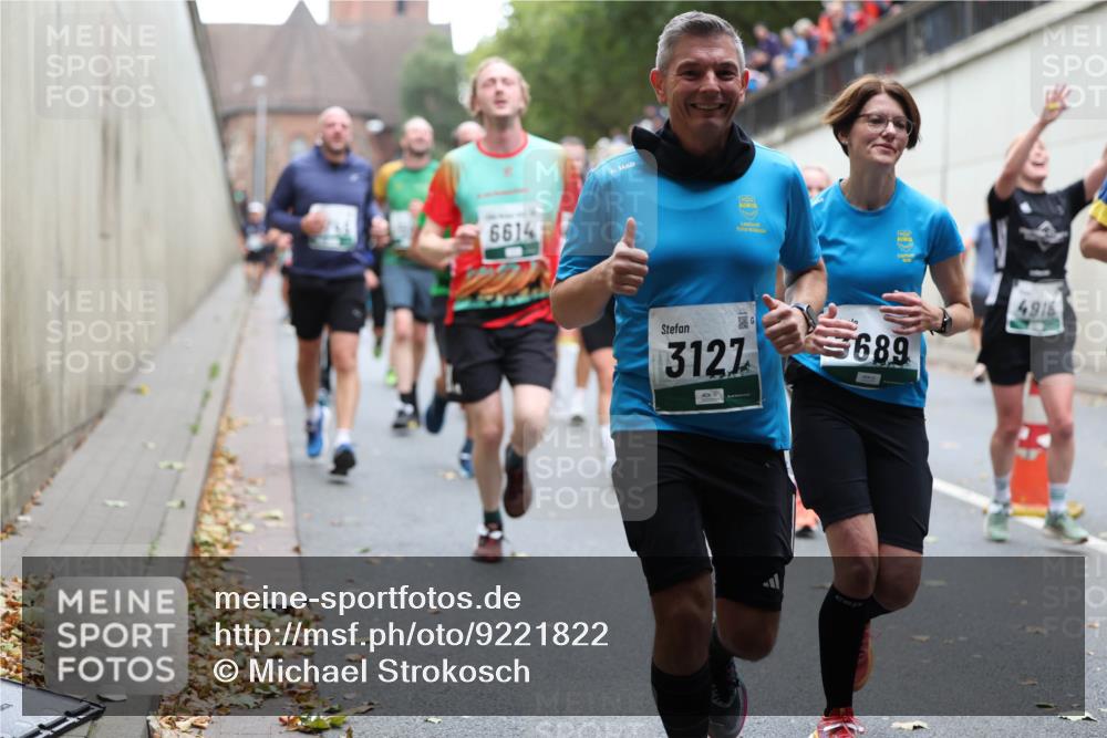 05.10.2025 - 20. swb-Marathon Bremen Michael Strokosch http://msf.ph/oto/9221822 05.10.2025 12:57:04 Laufen 6614, 3127, 689, 4916 meine-sportfotos.de