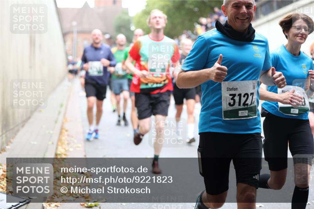 05.10.2025 - 20. swb-Marathon Bremen Michael Strokosch http://msf.ph/oto/9221823 05.10.2025 12:57:05 Laufen 6616, 3121 meine-sportfotos.de