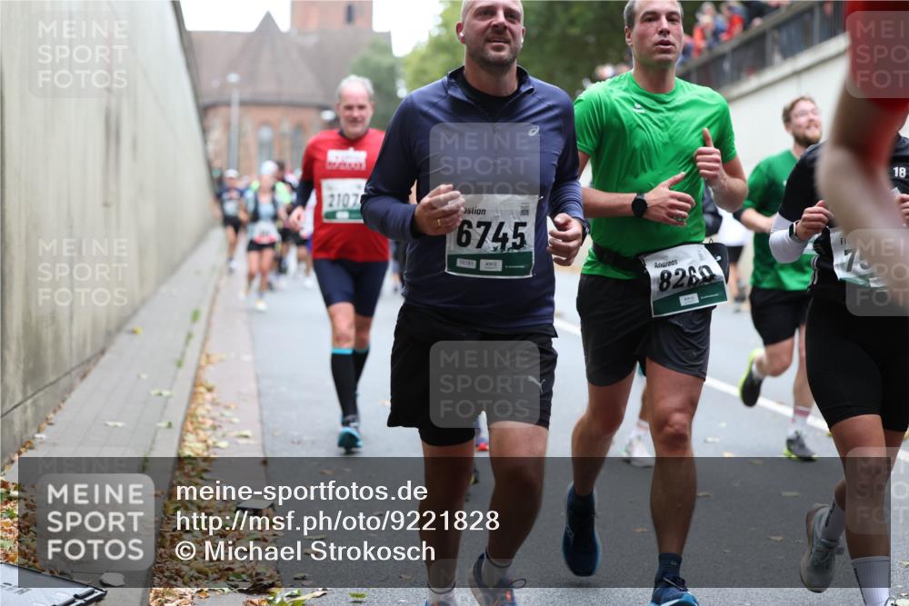 05.10.2025 - 20. swb-Marathon Bremen Michael Strokosch http://msf.ph/oto/9221828 05.10.2025 12:57:07 Laufen 2107, 6745, 05181, 8260, 18 meine-sportfotos.de