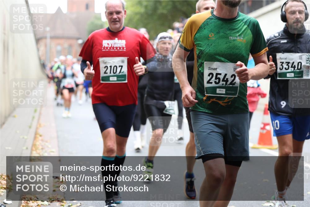 05.10.2025 - 20. swb-Marathon Bremen Michael Strokosch http://msf.ph/oto/9221832 05.10.2025 12:57:08 Laufen 70, 3, 2107, 2542, 10, 3340, 3340 meine-sportfotos.de