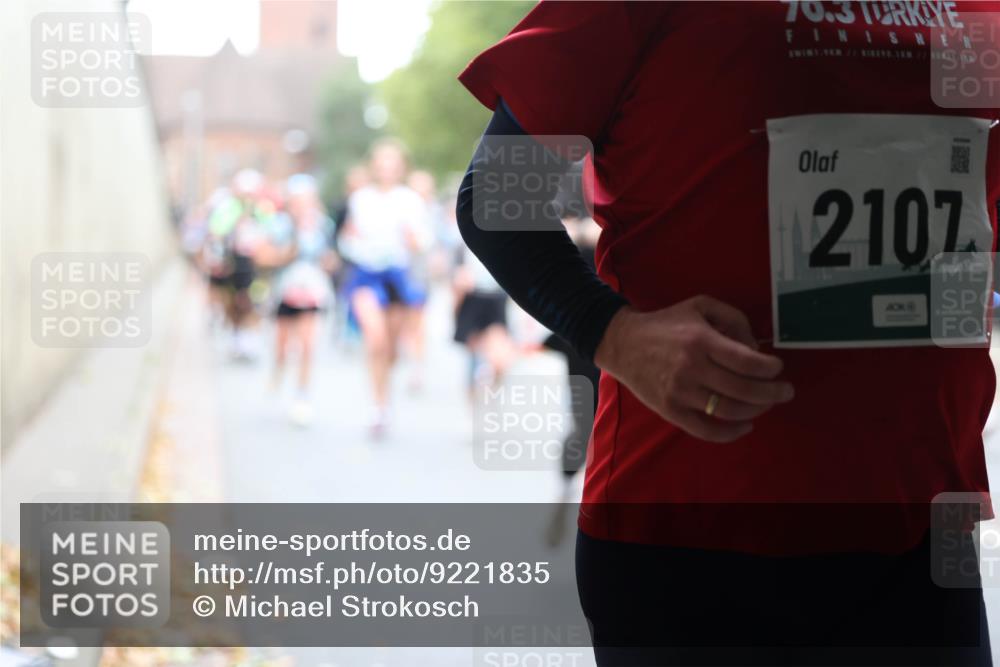 05.10.2025 - 20. swb-Marathon Bremen Michael Strokosch http://msf.ph/oto/9221835 05.10.2025 12:57:09 Laufen 70, 3, 1, 9, 90, 1, 21, 1, 2107 meine-sportfotos.de