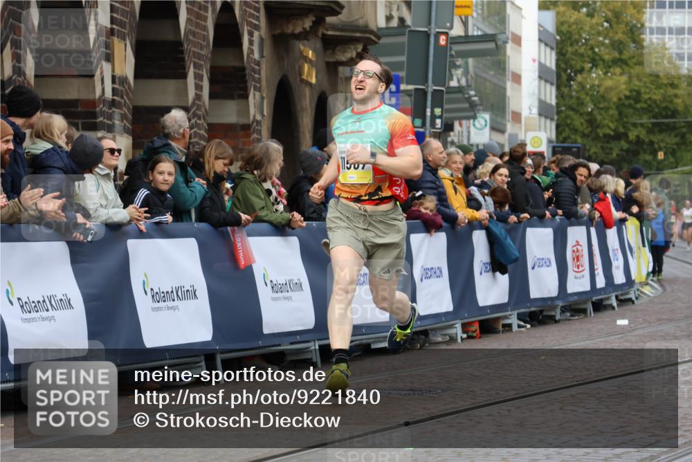 05.10.2025 - 20. swb-Marathon Bremen Strokosch-Dieckow http://msf.ph/oto/9221840 05.10.2025 10:40:09 Ziel 11567 meine-sportfotos.de