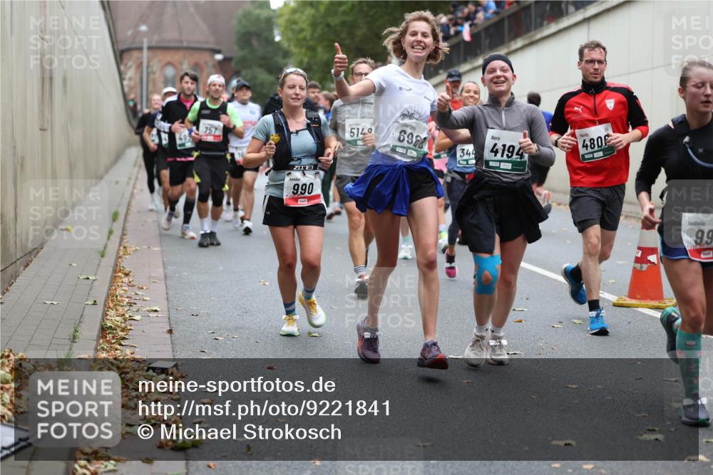 05.10.2025 - 20. swb-Marathon Bremen Michael Strokosch http://msf.ph/oto/9221841 05.10.2025 12:57:11 Laufen 757, 9, 90, 5149, 6968, 344, 4194, 480, 99 meine-sportfotos.de