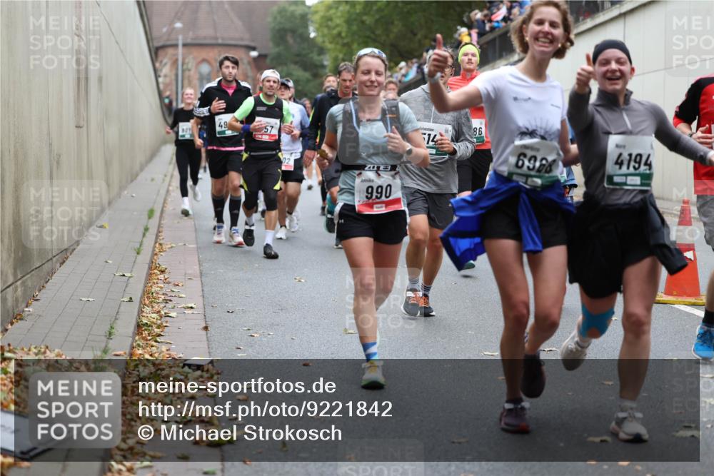 05.10.2025 - 20. swb-Marathon Bremen Michael Strokosch http://msf.ph/oto/9221842 05.10.2025 12:57:11 Laufen 301, 49, 57, 02, 0, 990, 14, 86, 4194, 6968 meine-sportfotos.de