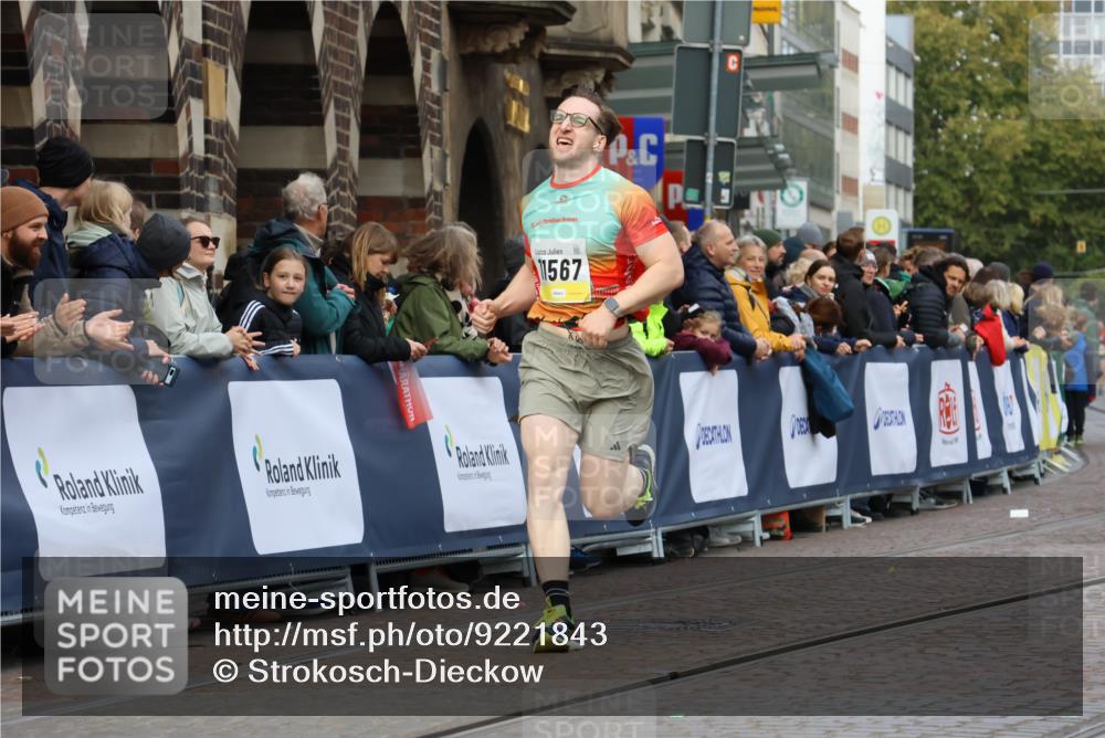 05.10.2025 - 20. swb-Marathon Bremen Strokosch-Dieckow http://msf.ph/oto/9221843 05.10.2025 10:40:09 Ziel 11567 meine-sportfotos.de