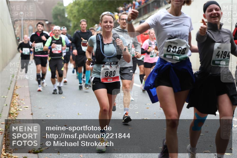 05.10.2025 - 20. swb-Marathon Bremen Michael Strokosch http://msf.ph/oto/9221844 05.10.2025 12:57:12 Laufen 990, 8, 6968, 4194 meine-sportfotos.de