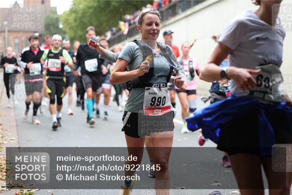 05.10.2025 - 20. swb-Marathon Bremen Michael Strokosch http://msf.ph/oto/9221845 05.10.2025 12:57:12 Laufen 9, 90, 632 meine-sportfotos.de