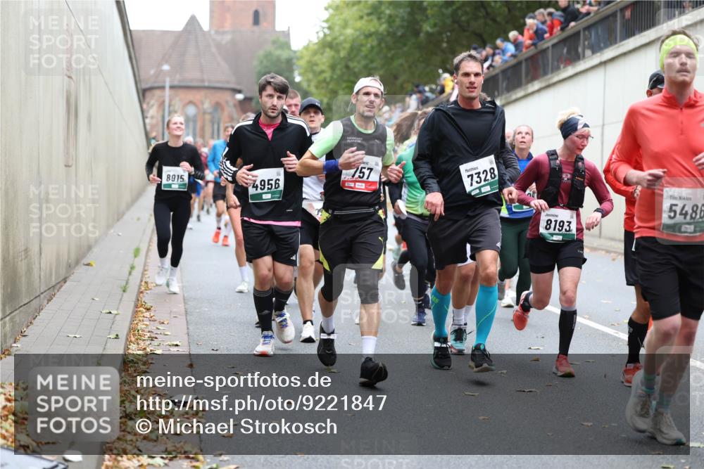 05.10.2025 - 20. swb-Marathon Bremen Michael Strokosch http://msf.ph/oto/9221847 05.10.2025 12:57:14 Laufen 8915, 4956, 757, 7328, 8193, 5486 meine-sportfotos.de