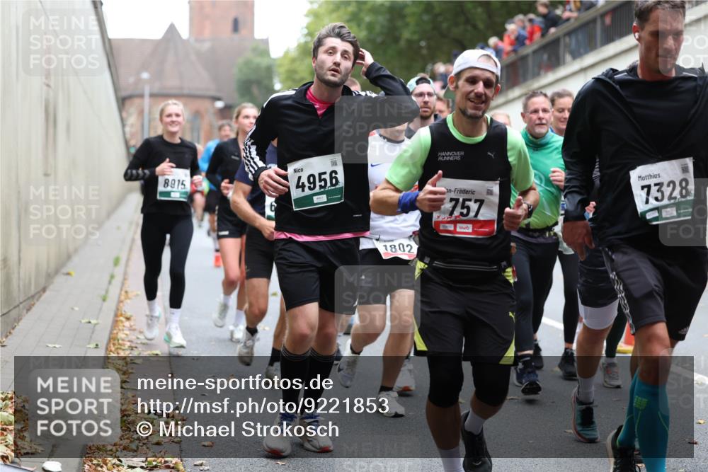 05.10.2025 - 20. swb-Marathon Bremen Michael Strokosch http://msf.ph/oto/9221853 05.10.2025 12:57:15 Laufen 8915, 4956, 1802, 00492, 757, 7328 meine-sportfotos.de