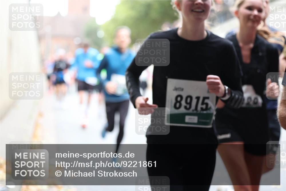 05.10.2025 - 20. swb-Marathon Bremen Michael Strokosch http://msf.ph/oto/9221861 05.10.2025 12:57:17 Laufen 8915 meine-sportfotos.de