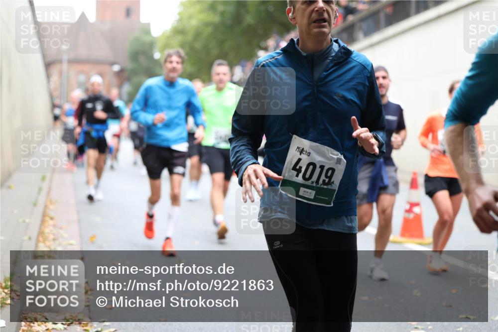 05.10.2025 - 20. swb-Marathon Bremen Michael Strokosch http://msf.ph/oto/9221863 05.10.2025 12:57:18 Laufen 4019 meine-sportfotos.de