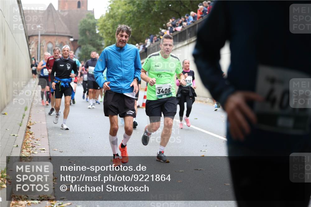 05.10.2025 - 20. swb-Marathon Bremen Michael Strokosch http://msf.ph/oto/9221864 05.10.2025 12:57:19 Laufen 3406, 329, 4019 meine-sportfotos.de