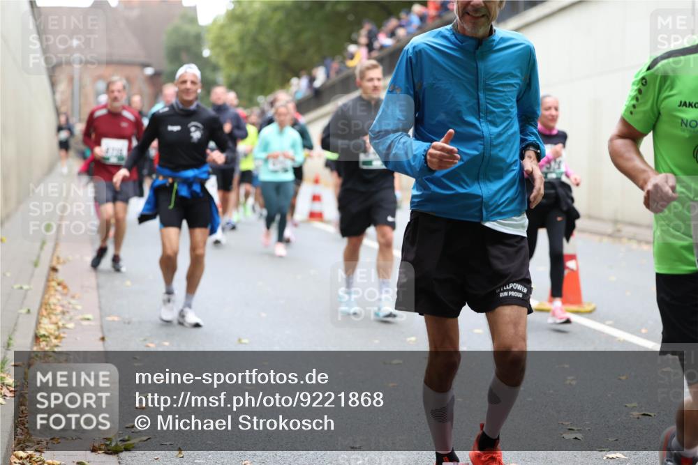 05.10.2025 - 20. swb-Marathon Bremen Michael Strokosch http://msf.ph/oto/9221868 05.10.2025 12:57:20 Laufen  meine-sportfotos.de