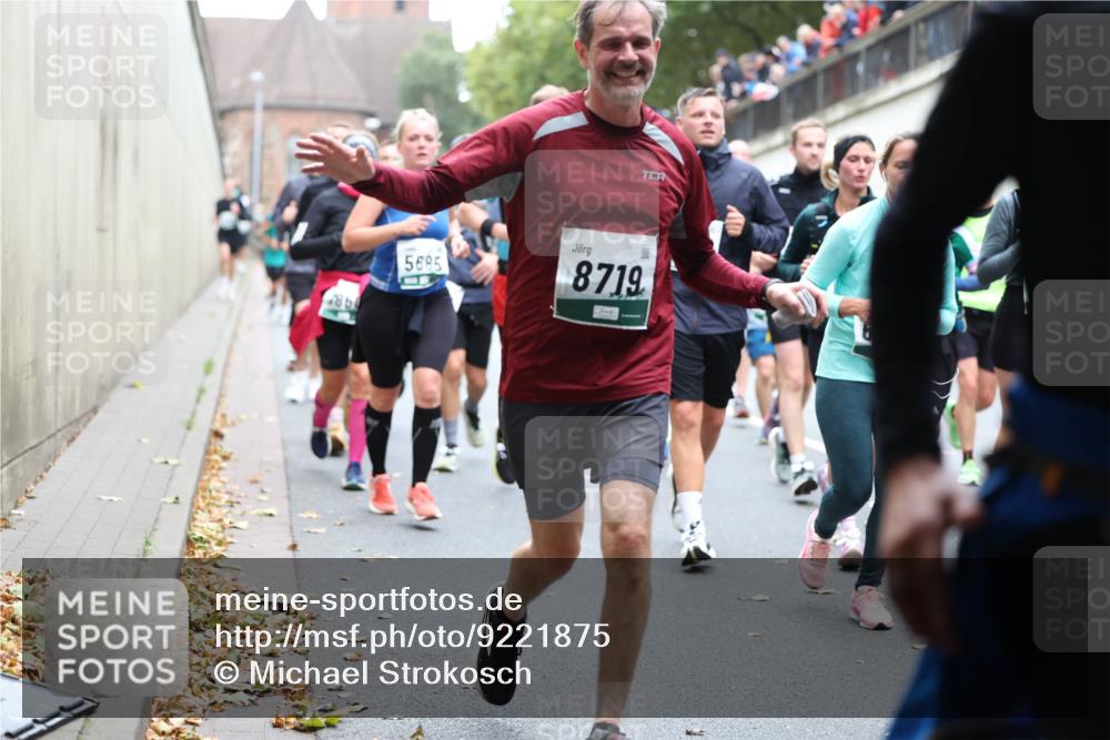 05.10.2025 - 20. swb-Marathon Bremen Michael Strokosch http://msf.ph/oto/9221875 05.10.2025 12:57:23 Laufen 86, 5685, 8719 meine-sportfotos.de