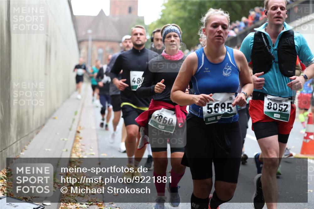 05.10.2025 - 20. swb-Marathon Bremen Michael Strokosch http://msf.ph/oto/9221881 05.10.2025 12:57:25 Laufen 48, 7860, 5685, 04446, 8052 meine-sportfotos.de