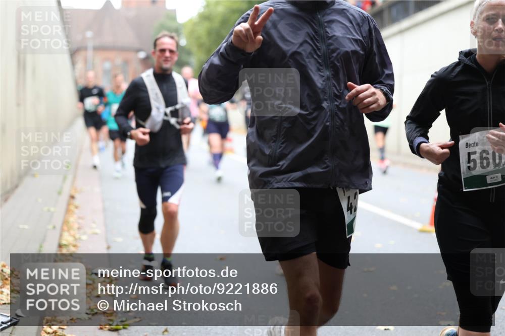05.10.2025 - 20. swb-Marathon Bremen Michael Strokosch http://msf.ph/oto/9221886 05.10.2025 12:57:28 Laufen 560 meine-sportfotos.de