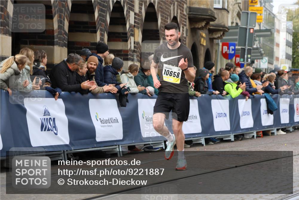 05.10.2025 - 20. swb-Marathon Bremen Strokosch-Dieckow http://msf.ph/oto/9221887 05.10.2025 10:40:21 Ziel 10070, 10565, 10658 meine-sportfotos.de